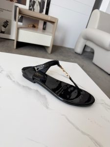 Saint Laurent Flip-Flops Gate8402