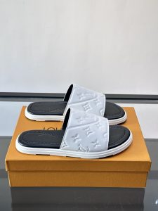 Louis Vuitton Beach Sandals Gate8491