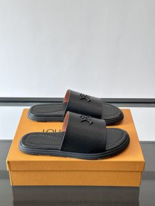 Louis Vuitton Beach Sandals Gate8506