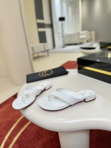 Christian Louboutin Flip Flops Gate8122