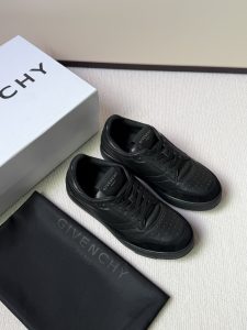 Givenchy Sneakers Gate13699