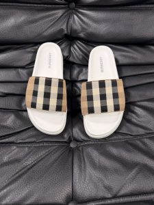 Burberry Plaid Sandals Gate1824