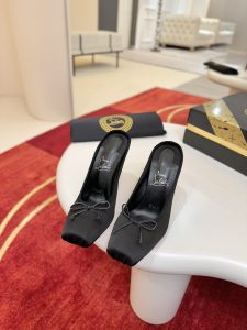 Christian Louboutin High Heels Gate1758